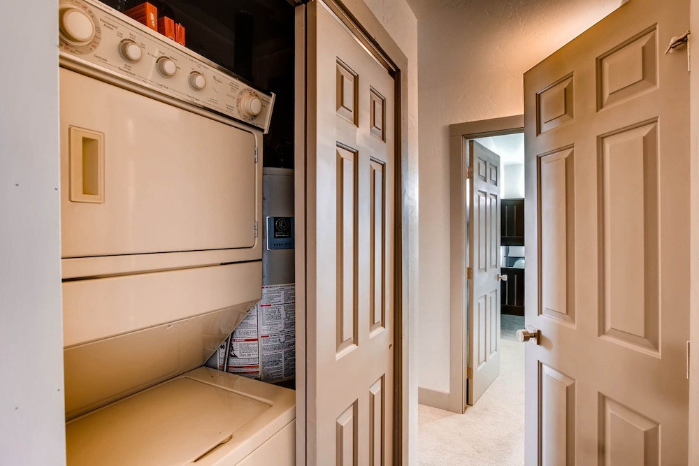 Uniquely Decorated Mountain Plaza  3 Bedroom Condo - No Cleaning Fee! by RedAwning