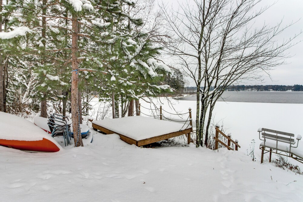 Dock & Foosball: Esquagama Lake Family Cabin