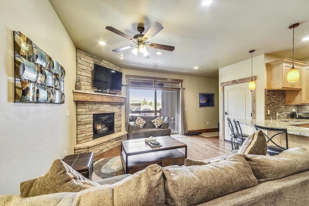S Off Main #4 2 Bedroom Condo by RedAwning