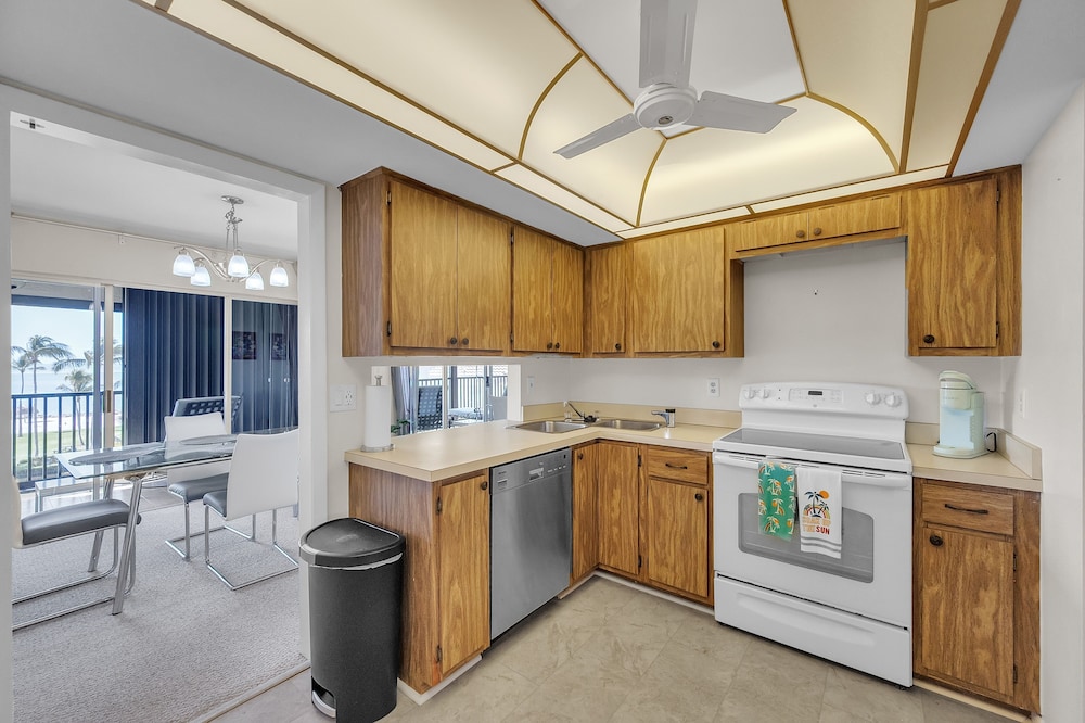 Gulf-view Condo With Resort-style Amenities 2 Bedroom Condo
