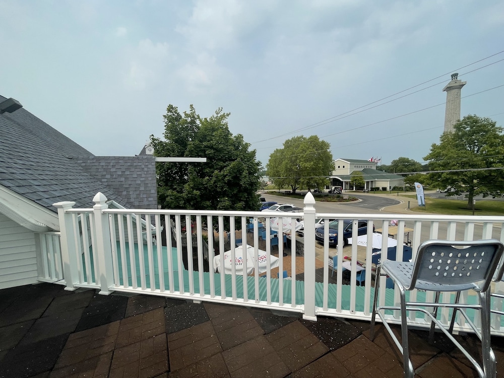 Harbour Square Suites
