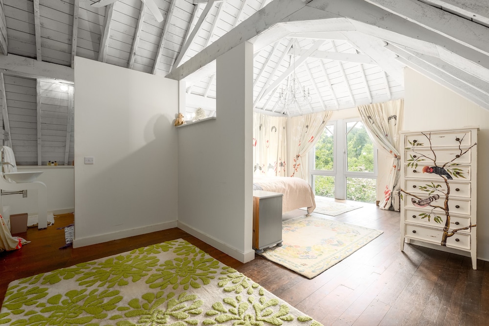 Luxury Chilterns Hideaway, Easy Access to London view 3