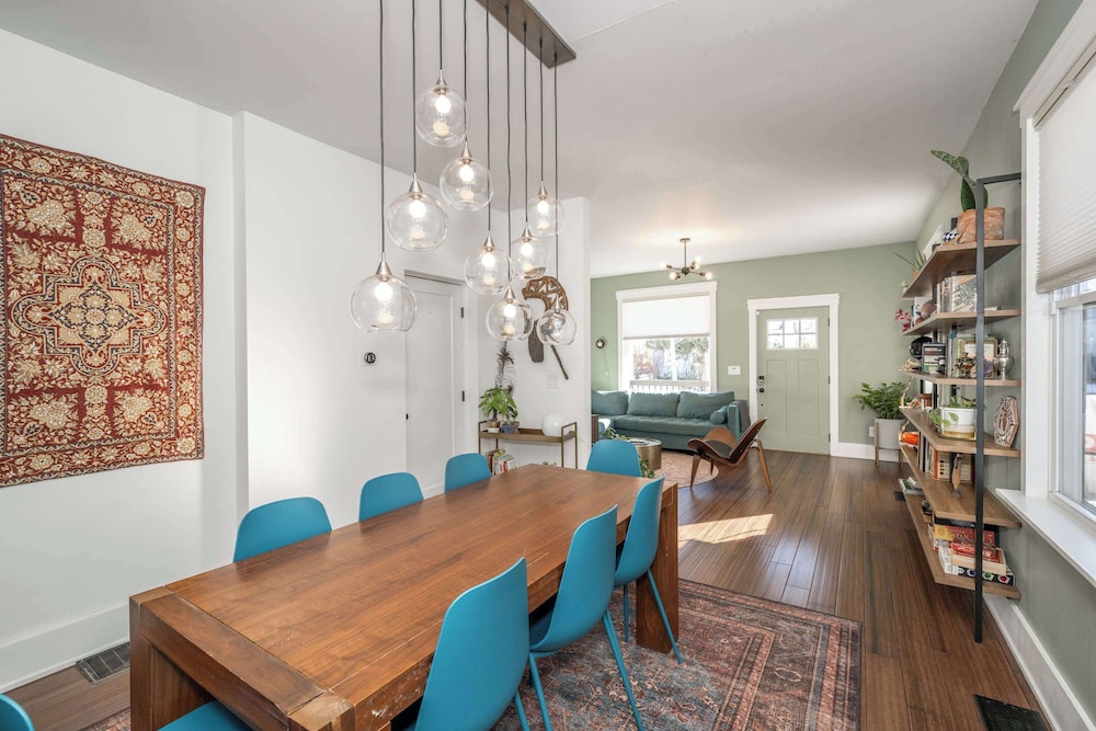 Northside Nook Home for 6!
