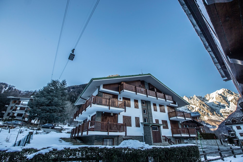 JOIVY Family Apartment, near Ski Lifts, In Courmayeur view 5