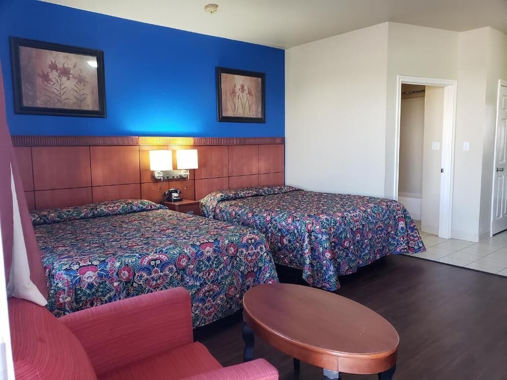 Crossroads Inn & Suites