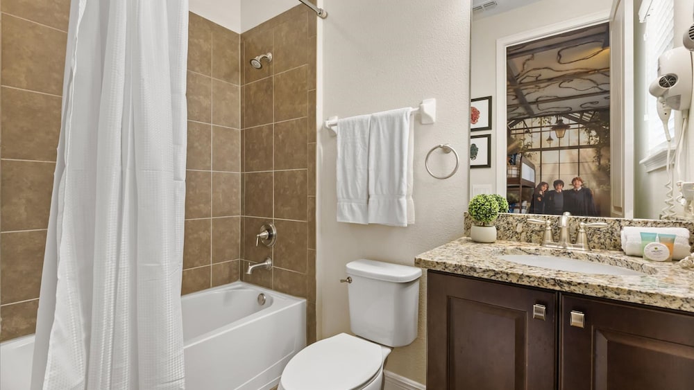 Upstay Spacious 5BR Villa Private Pool and Hot Tub