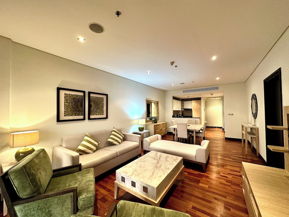 Lux BnB I Palm Jumeirah Resort I Palm Views