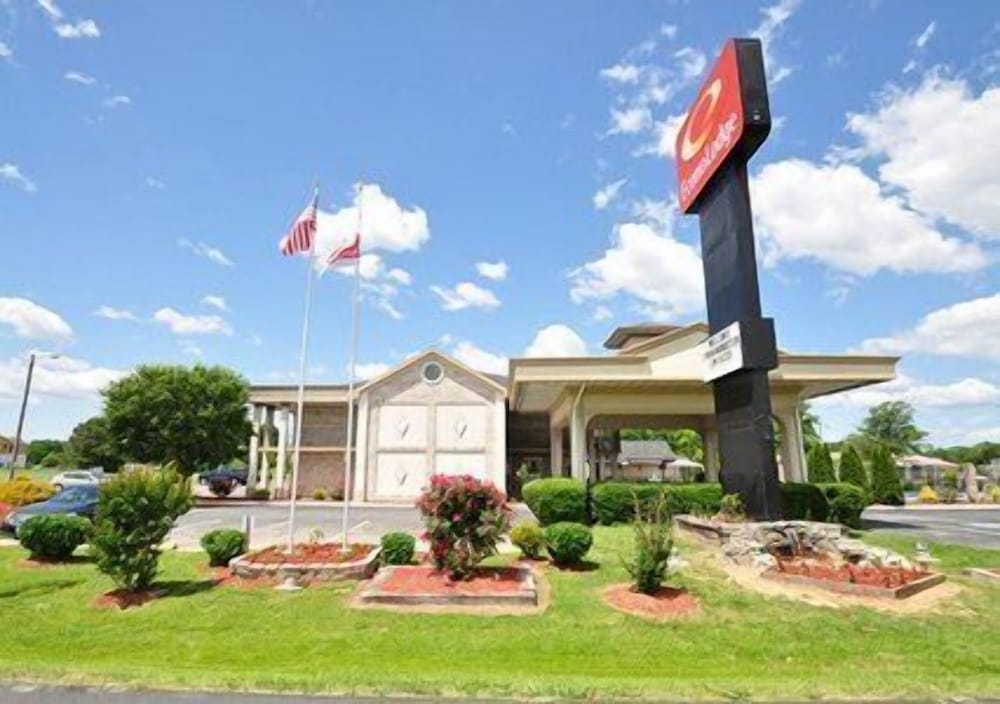 Econo Lodge Princess Anne view 2