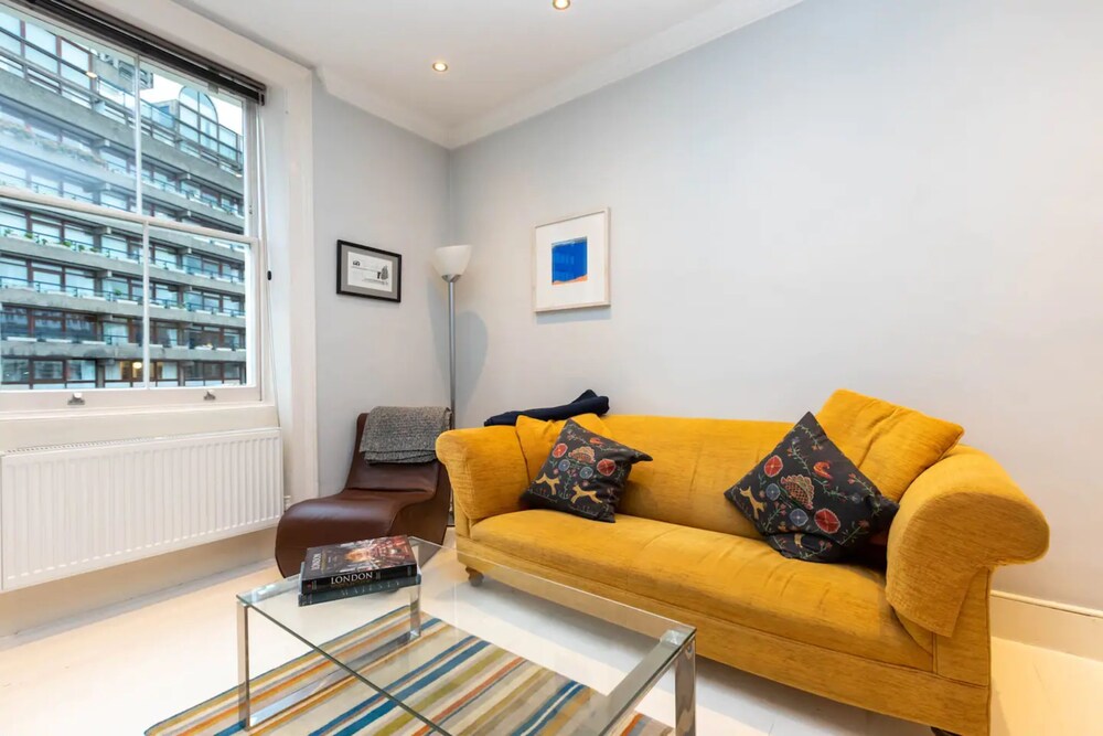 2 Bedroom 2 Bathroom Victorian Maisonette in Barbican