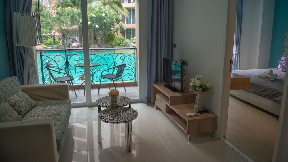 Atlantis Condo Resort Pattaya by Vichairat