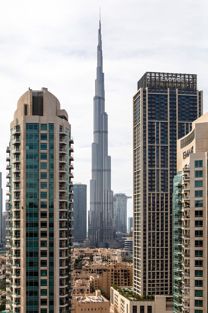 Luxe 3BR with Burj Khalifa view