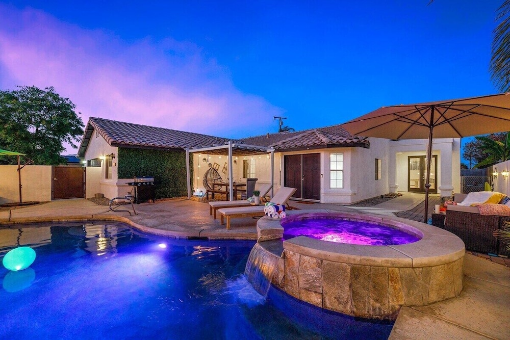 Desert Fun 4BR Retreat with Pool