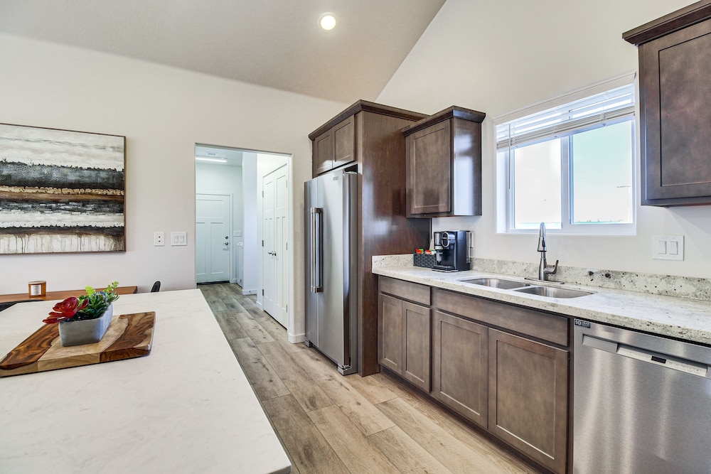 Lakeside Vacation Rental: 4 Mi to Show Low Lake!