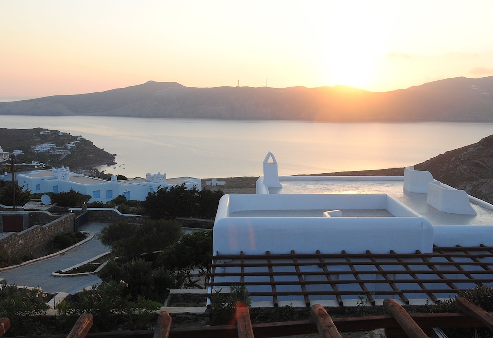 Sea Breeze Panormos