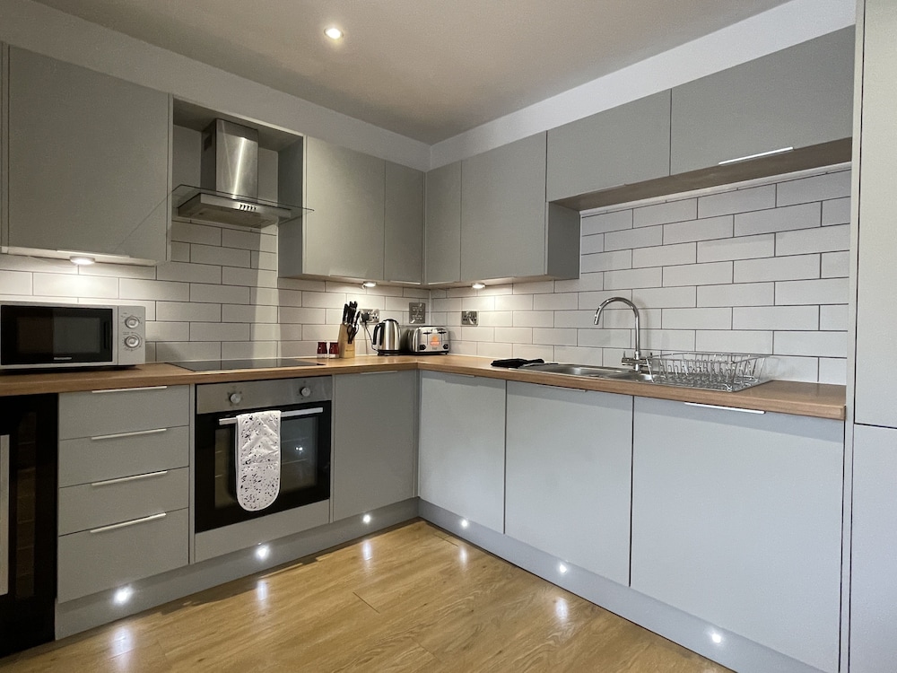 Modern & Comfortable 2BR Apartment view 3