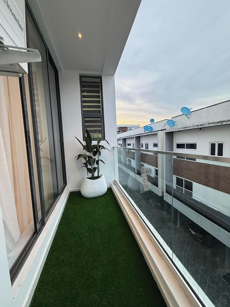 Deluxe Haven Apartment