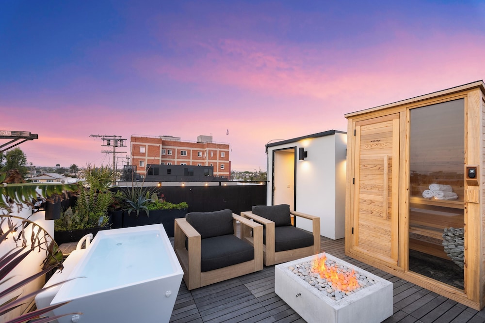Venice View by Avantstay Walk to Venice Beach Rooftop, Ice Bath, Luxe Design