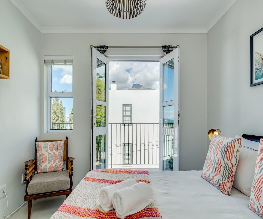 Stylish De Waterkant Apartment 211 DWP view 3