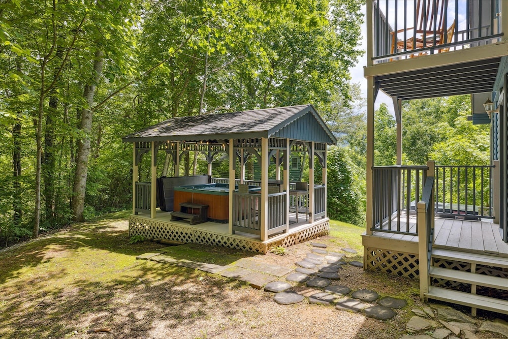 Golf Resort Cabin w Hot Tub Firepit Pool