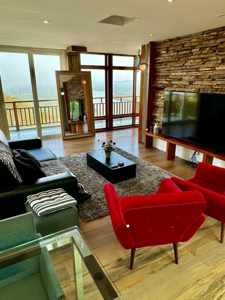 Leonardi's Sunset House
