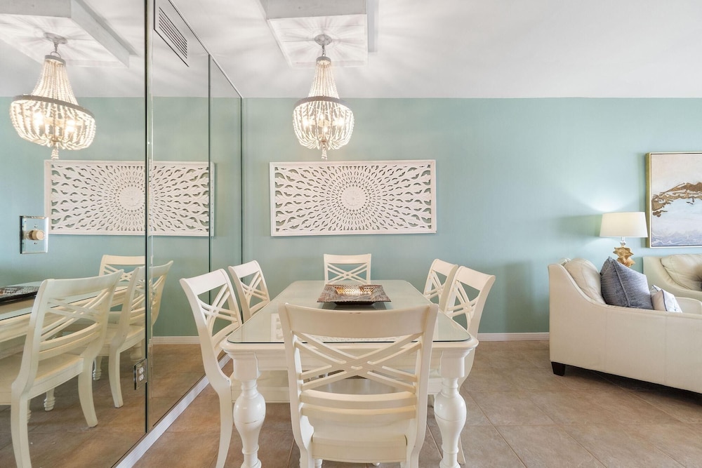 The Palms West 813
