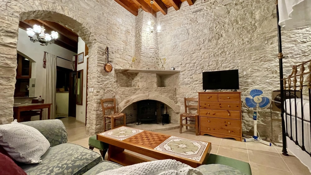 Juliet Suite Studio in Dhoros