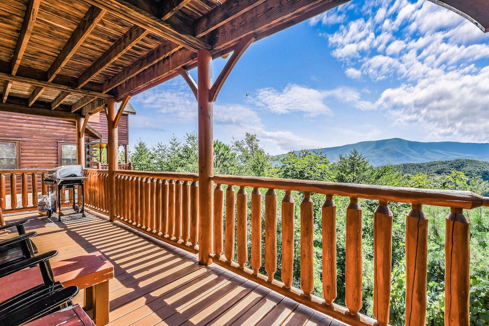 Extravagant View 3 Bedrooms 3 Bathrooms Cabin