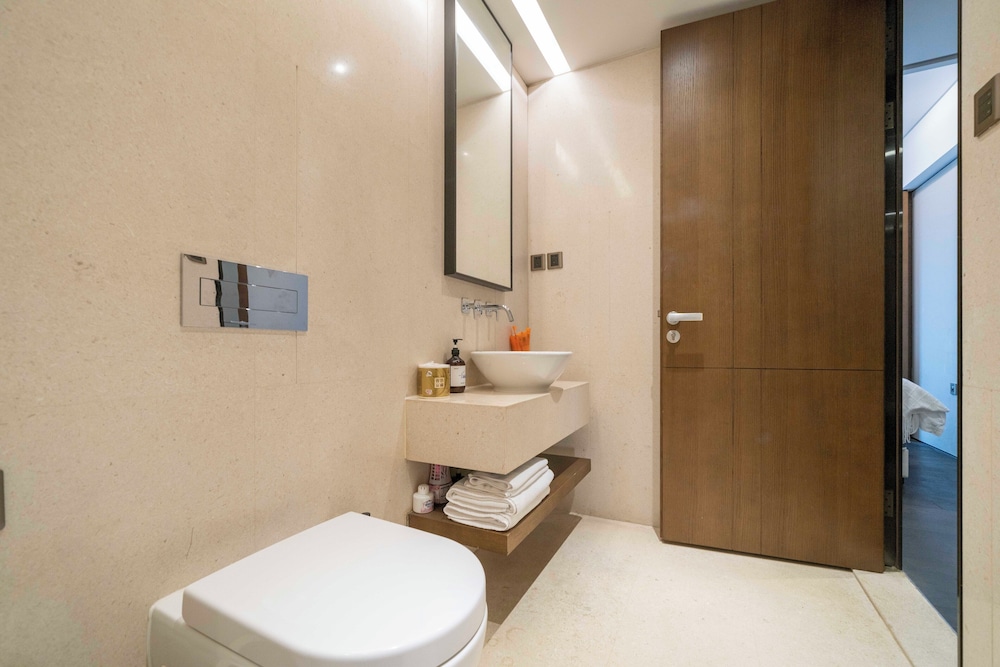 Zhome-Three Bedroom Luxury Suite2