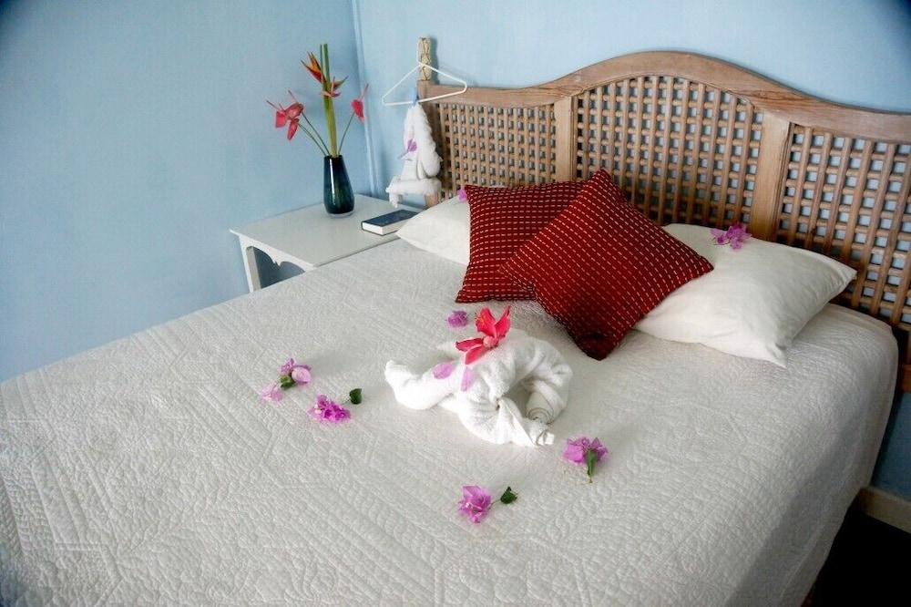 Barefoot Suites