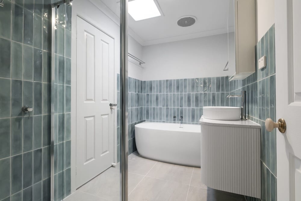Elegant 3-bed Townhouse in Leafy Kensington
