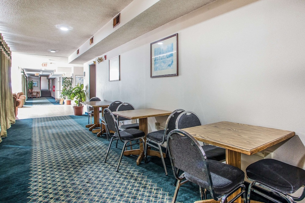 Rodeway Inn Bedford view 4