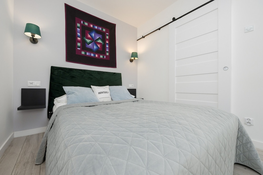 Schillera Apartment by Renters view 2