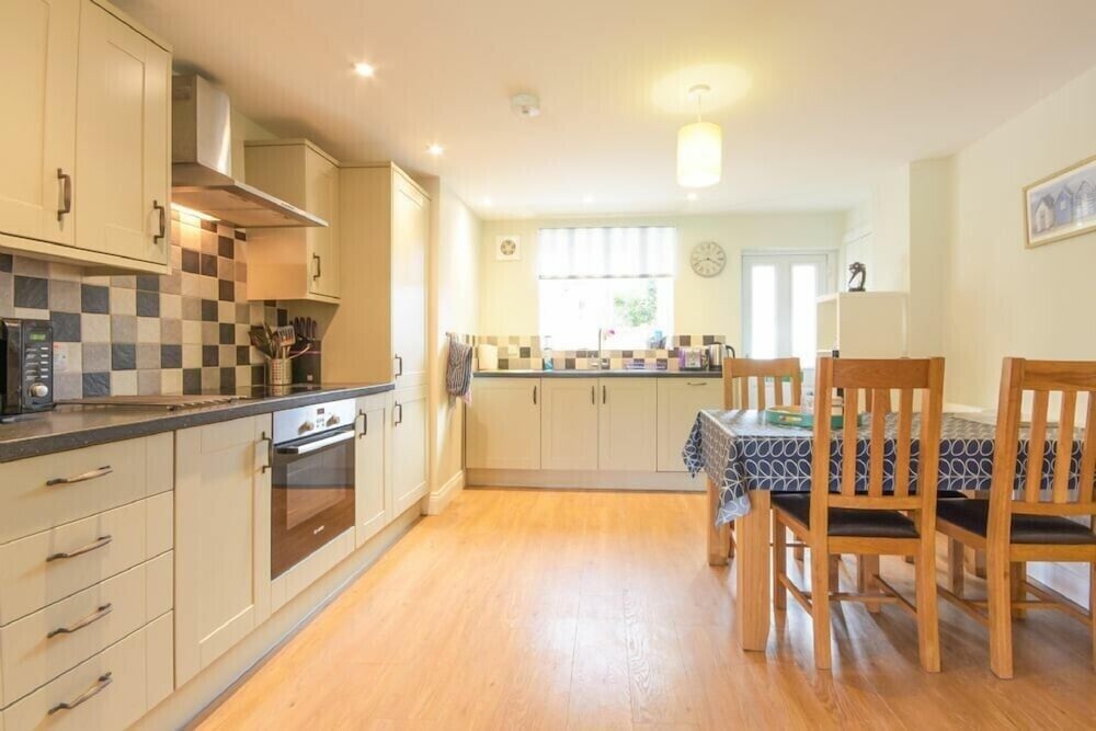 Schooner Court No2