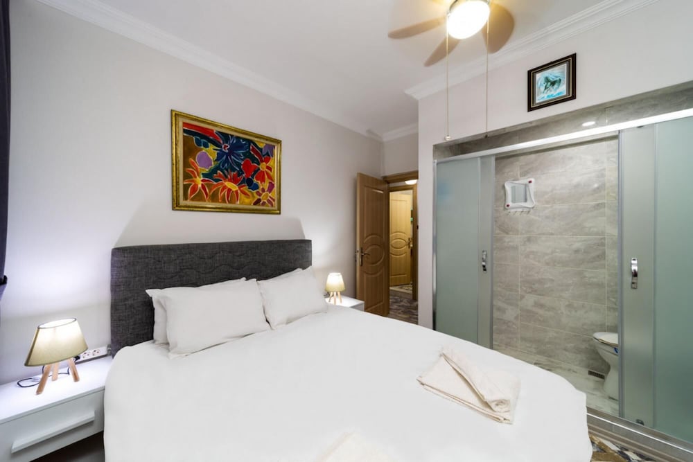Pleasant Flat With Balcony in Kaleici