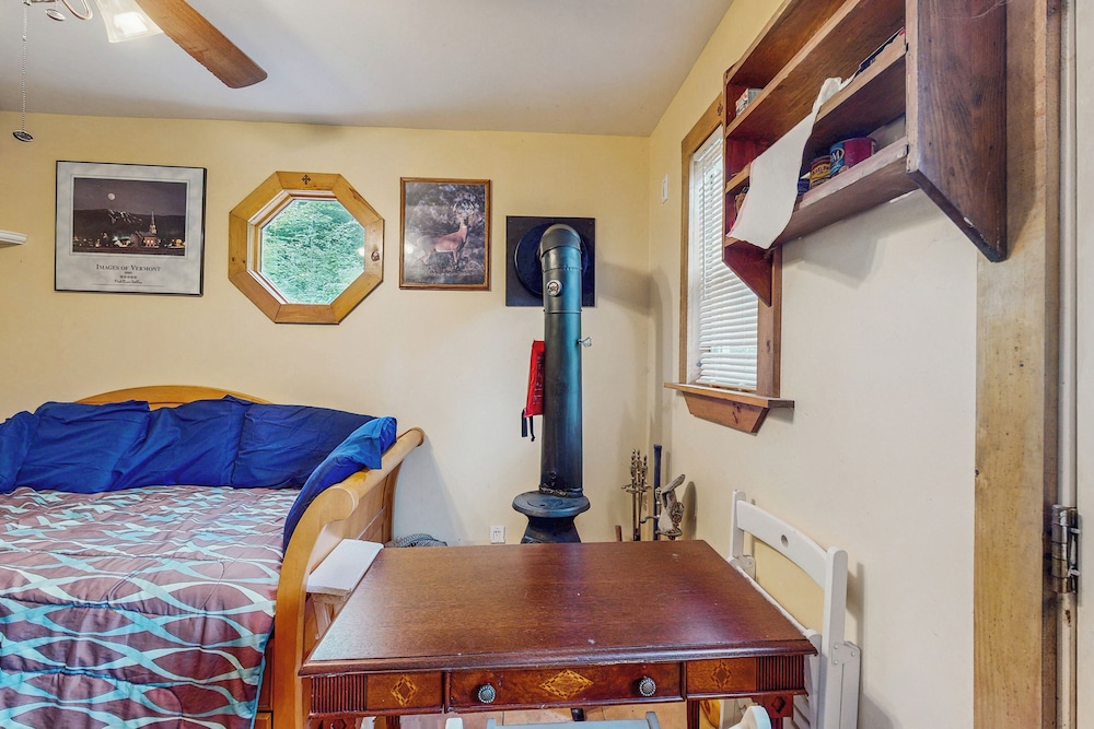 1 BR Tiny House, Window AC, Bbq, Fire Pit, W & D