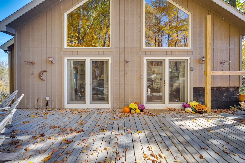 Delaware 'wooded River Retreat' w/ Views & More view 3