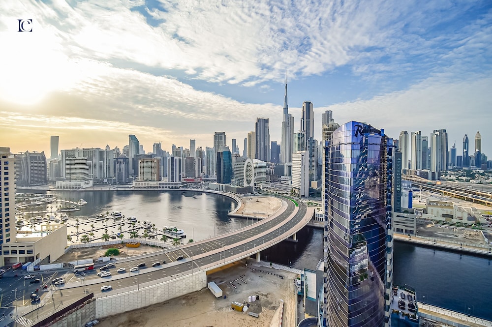Stylish 1BR with Skyline View - THE BAY — Dubai