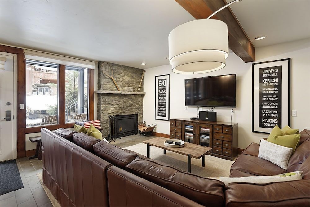 Fifth Avenue Condominiums by Frias