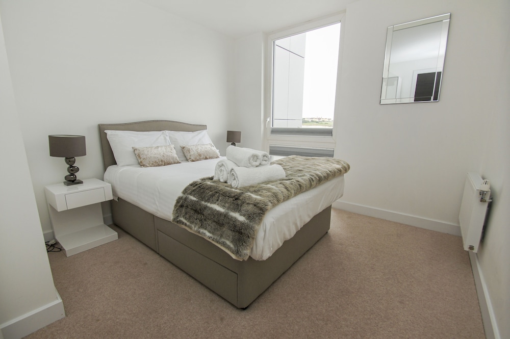 Orion Marina Sea View Parking by Brighton Holiday Lets view 4