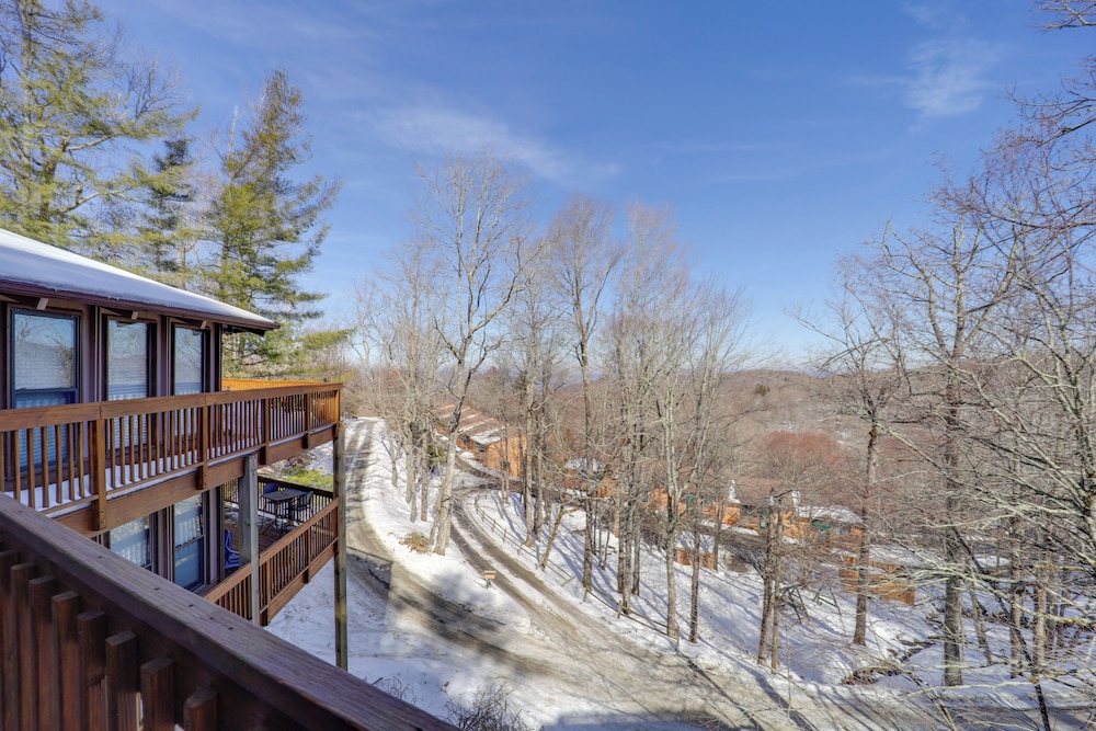 < 1 Mi to Beech Mountain Resort: Comfy Condo