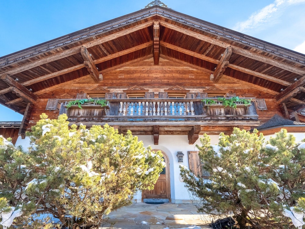 Exclusive Tyrolean Chalet Near Ski Lifts