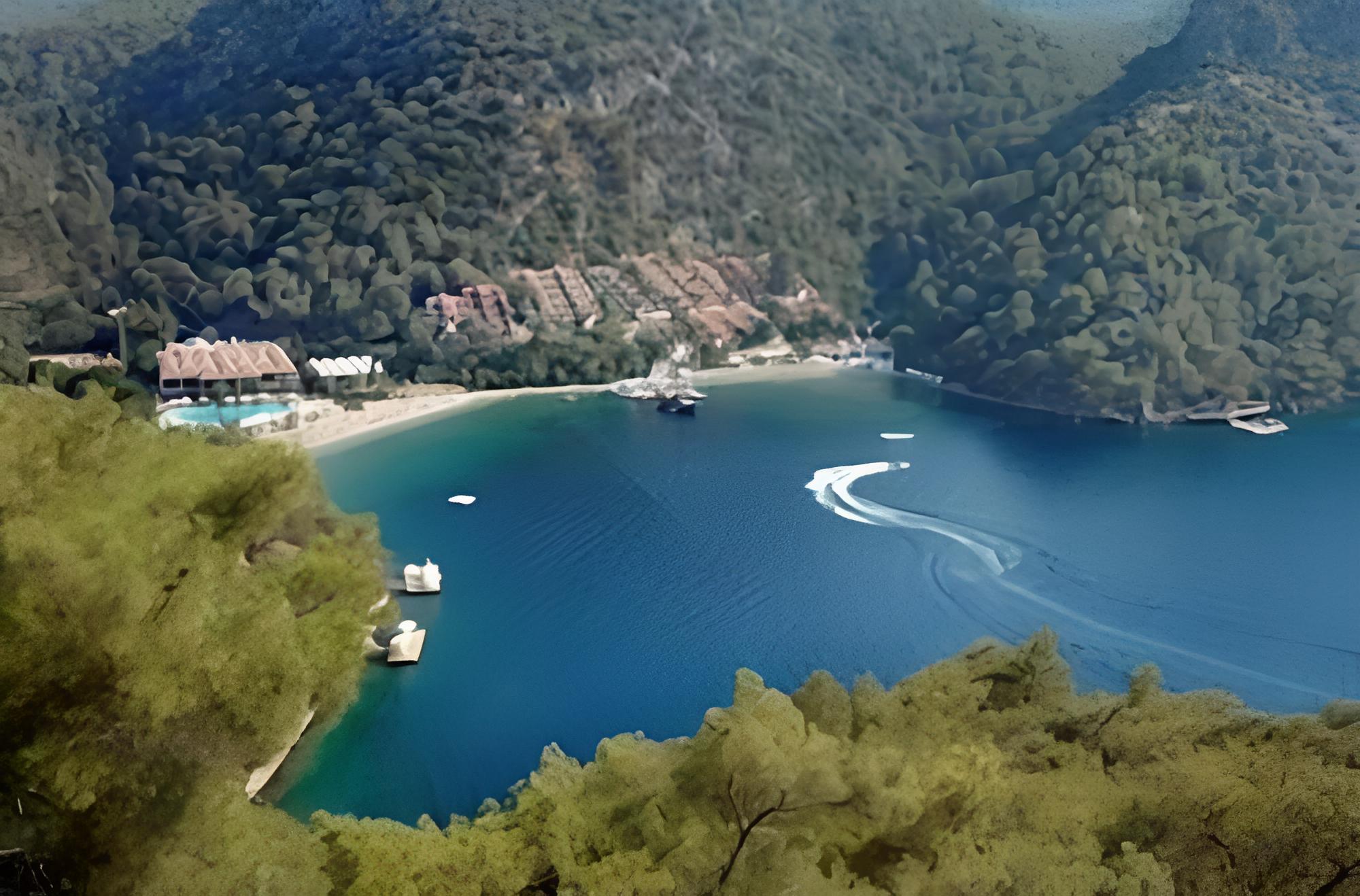 Hillside Beach Club