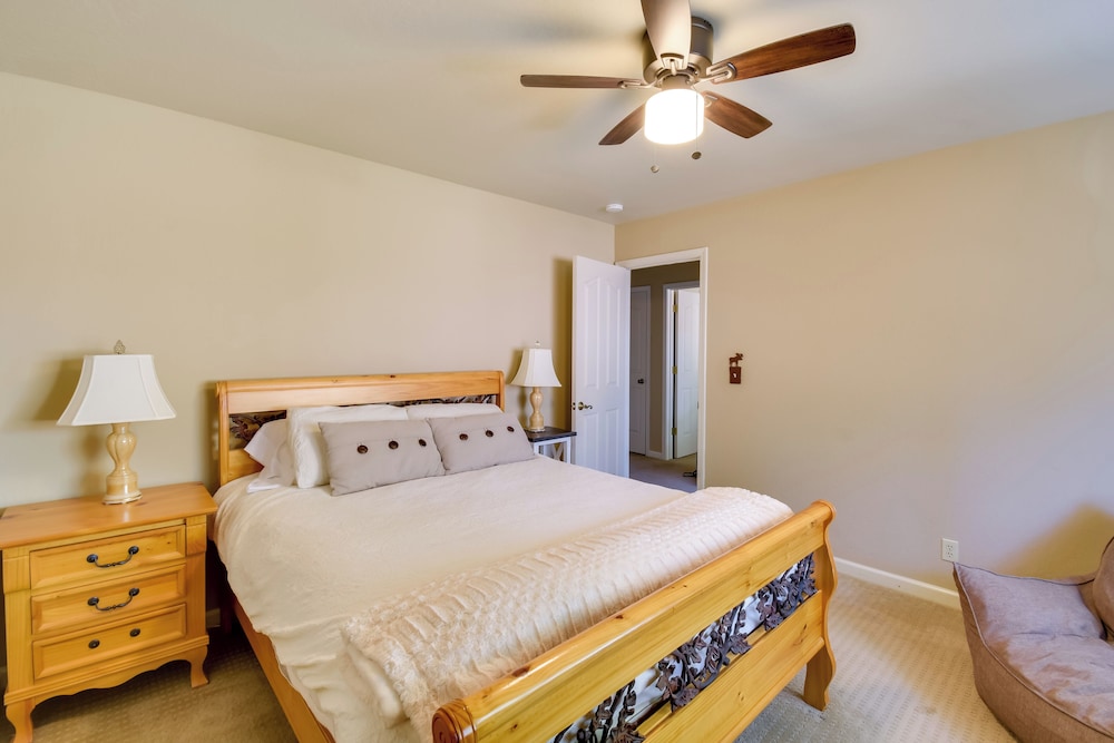 Hot Tub + Pool Table: Cabin Near Calaveras Park!