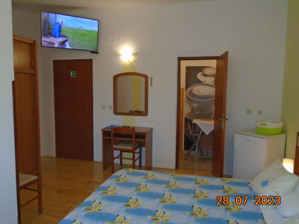 ROOMS MATEA PULA