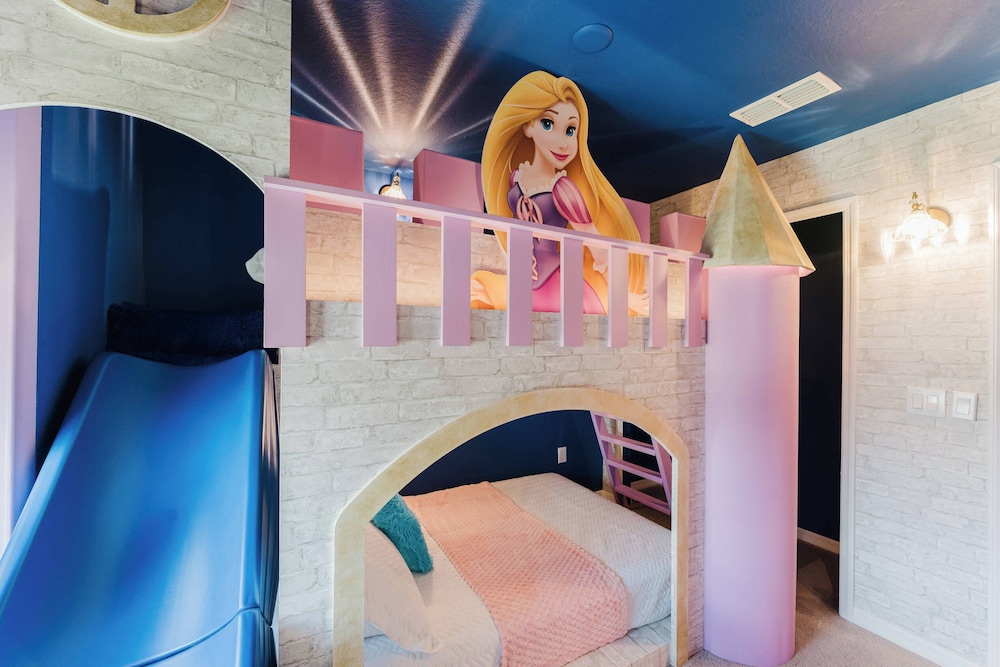 Family 5BR Windsor Island Princess Toy Story Rooms