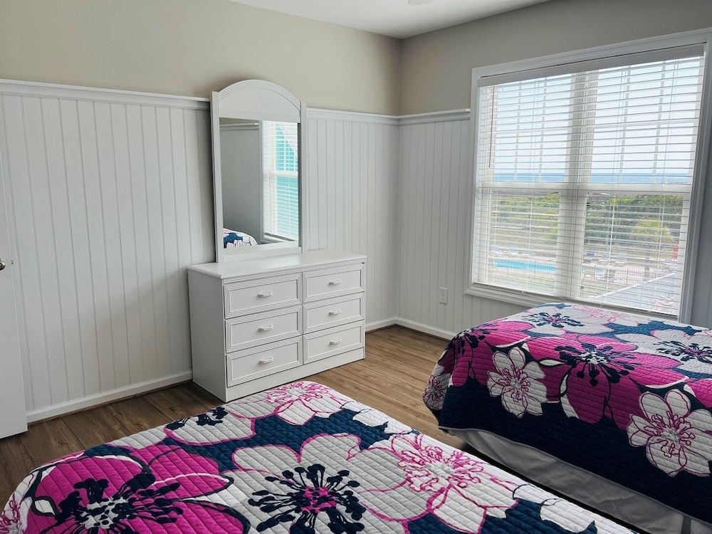 Avalon West- 5 Bedroom Home by RedAwning - Property Image 35