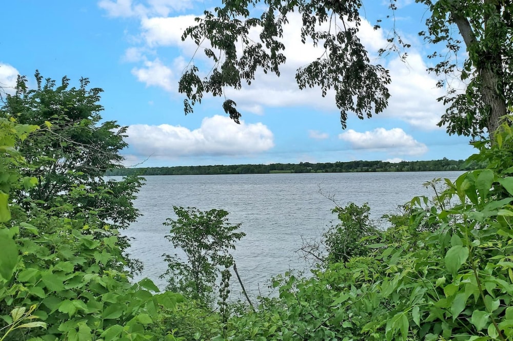 Lucky Mansion Luxury Villa in Fort Erie