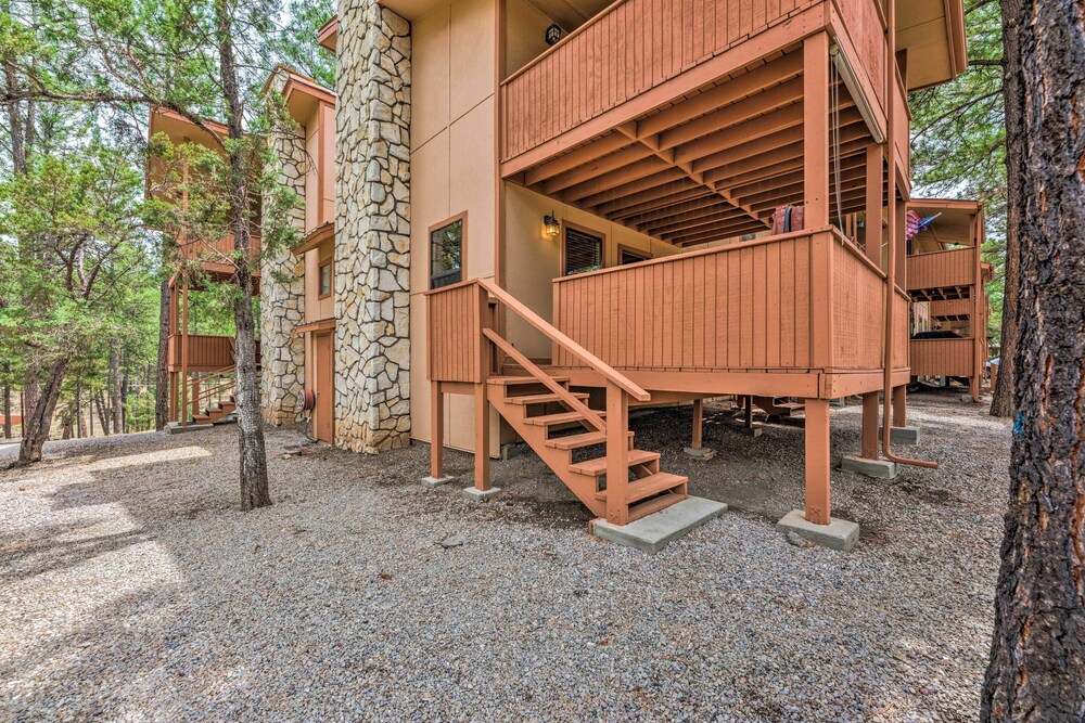 Condo w/ Hot Tub ~ 4 Miles to Ruidoso Winter Park! view 4