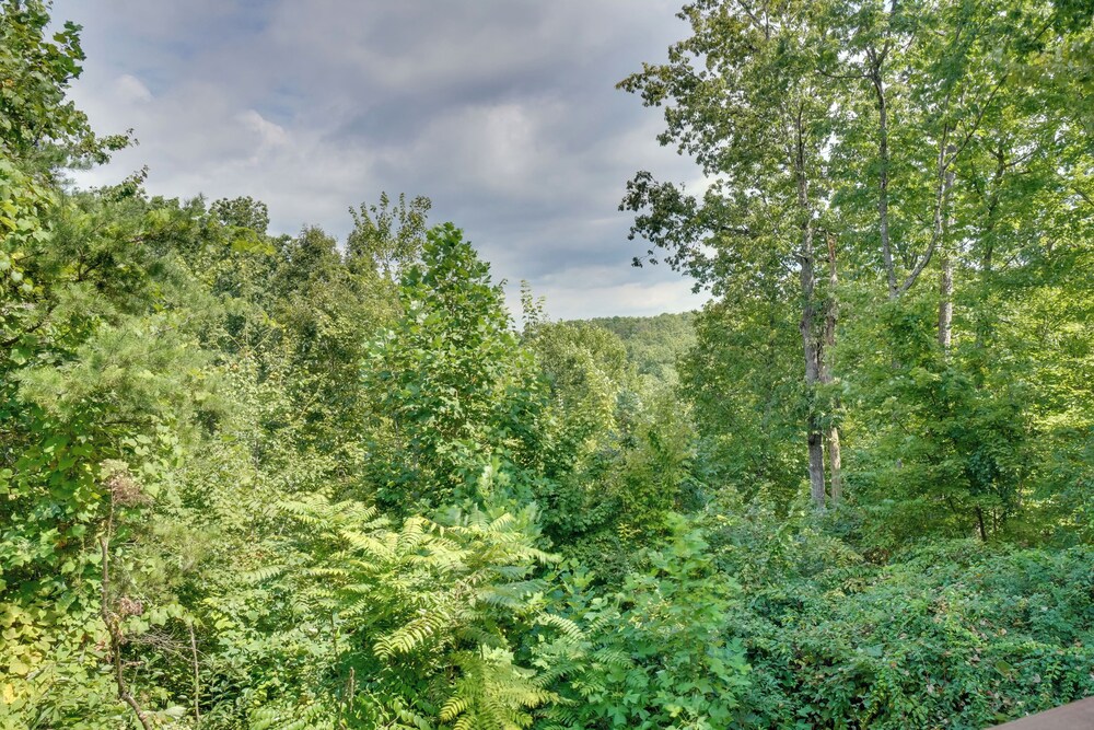 Hot Tub & Deck! 'bear Hugs Cabin' Near Gatlinburg