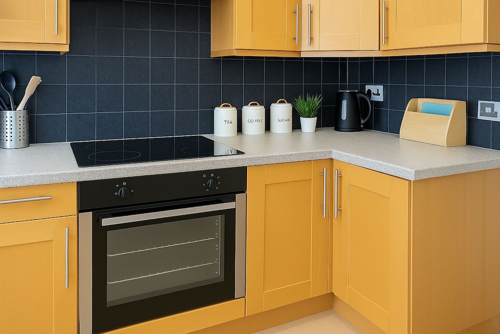 House - Sleeps 7 - Pet Friendly - Garden - Parking